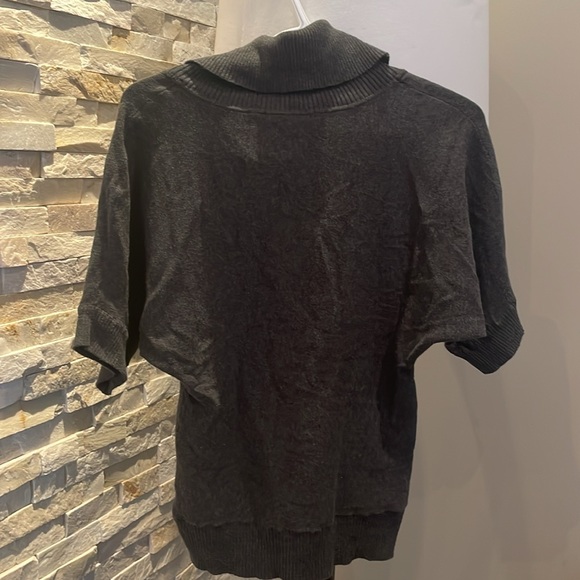 Smart Set Gray Oversized Collar Top - Picture 5 of 6